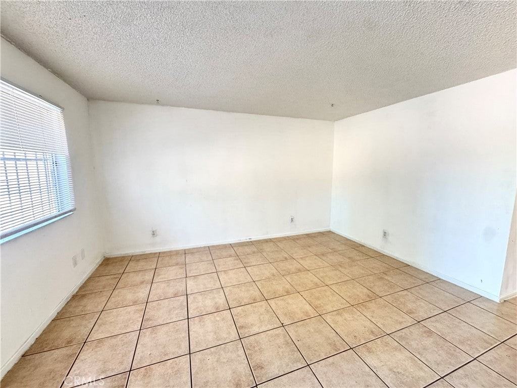 26148 Cypress St - Photo 6 of 8