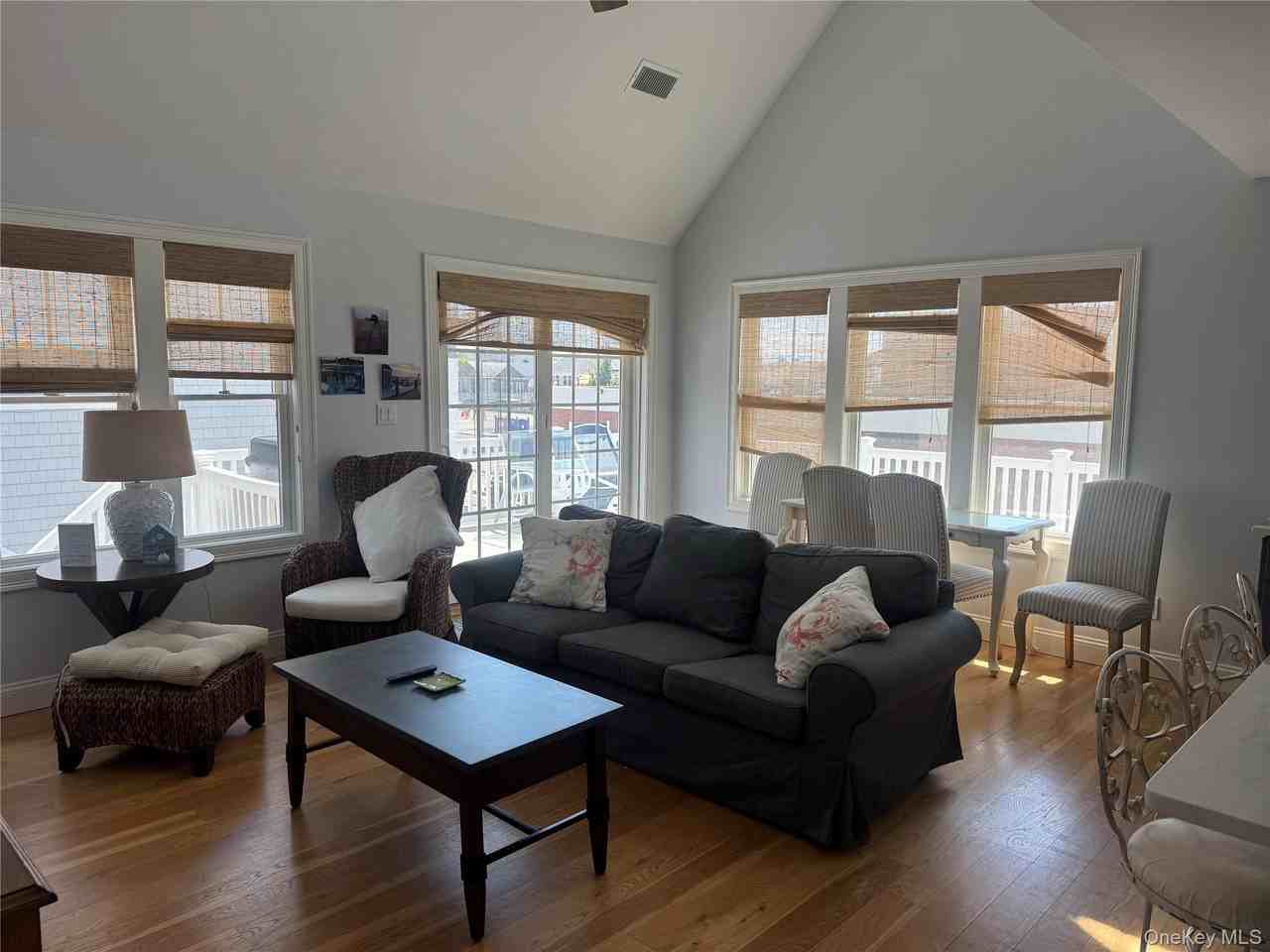 84 Maryland Ave - Photo 2 of 21