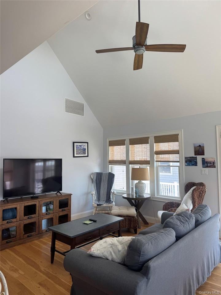 84 Maryland Ave - Photo 4 of 21