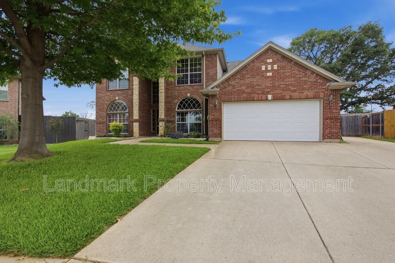 2115 Lexington Dr - Photo 2 of 31