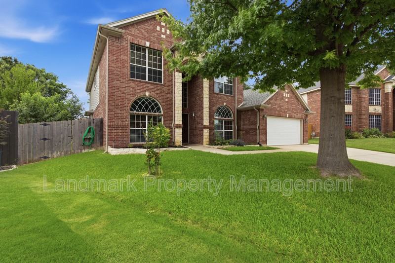 2115 Lexington Dr - Photo 3 of 31