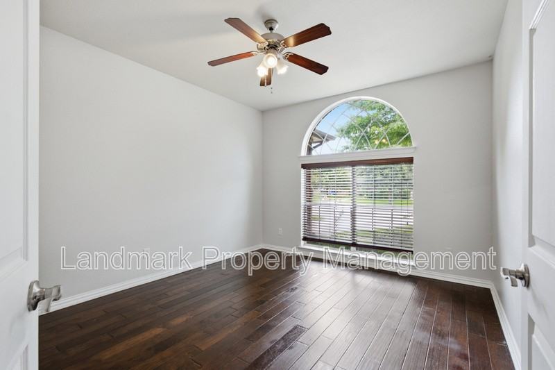 2115 Lexington Dr - Photo 7 of 31
