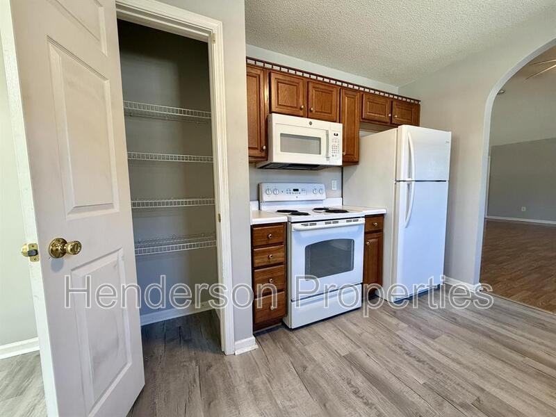 1848 Duke Adam St - Photo 4 of 20