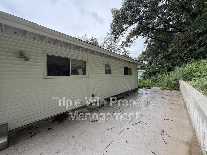 63 Patricia Pl - Photo 3 of 24