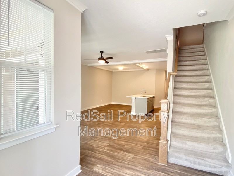 1008 Celia Ct - Photo 3 of 28