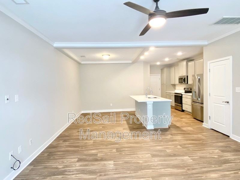 1008 Celia Ct - Photo 4 of 28