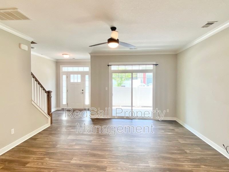 1008 Celia Ct - Photo 5 of 28