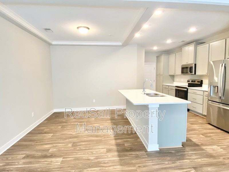1008 Celia Ct - Photo 6 of 28