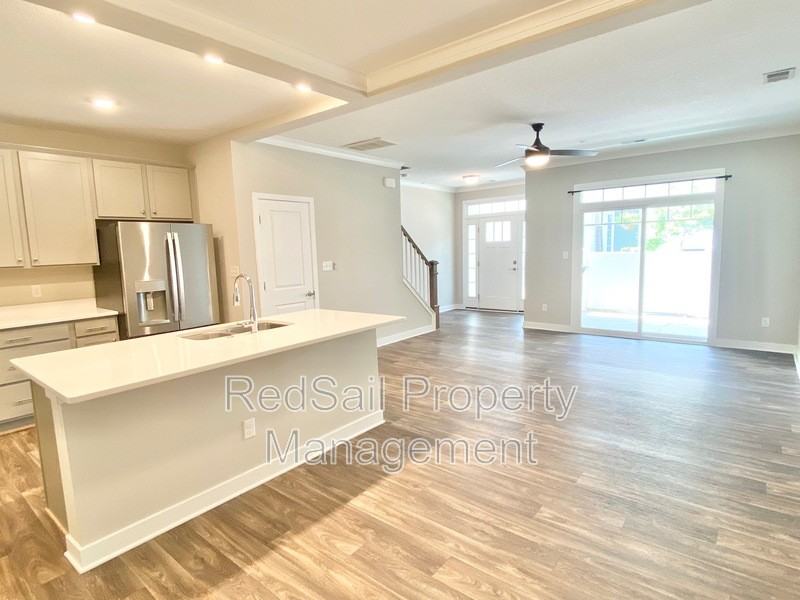 1008 Celia Ct - Photo 7 of 28