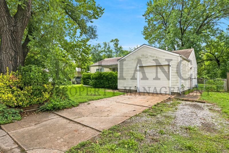 1401 W Calvert St - Photo 3 of 37
