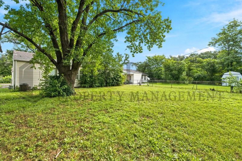 1401 W Calvert St - Photo 6 of 37
