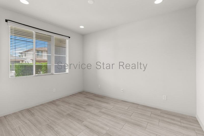 3407 E Louise Dr - Photo 5 of 37