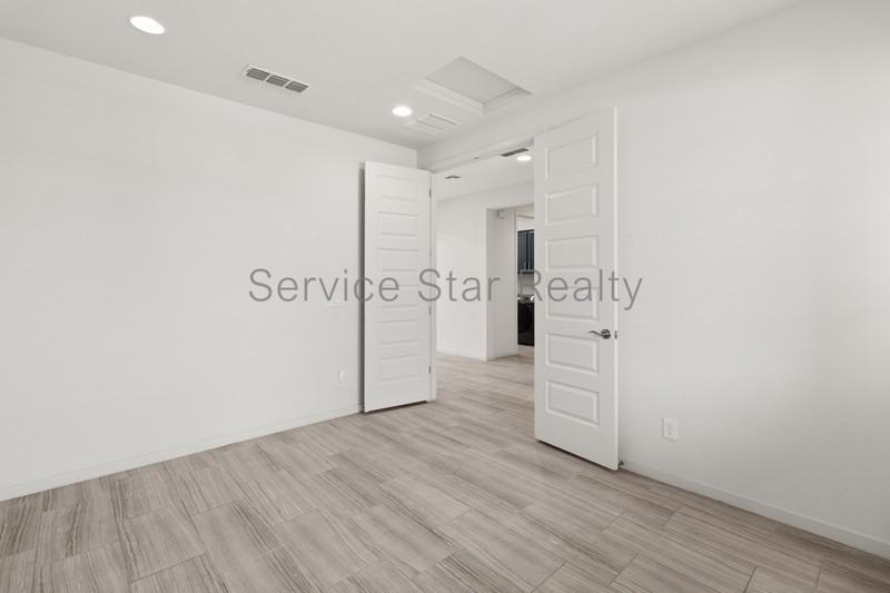 3407 E Louise Dr - Photo 6 of 37