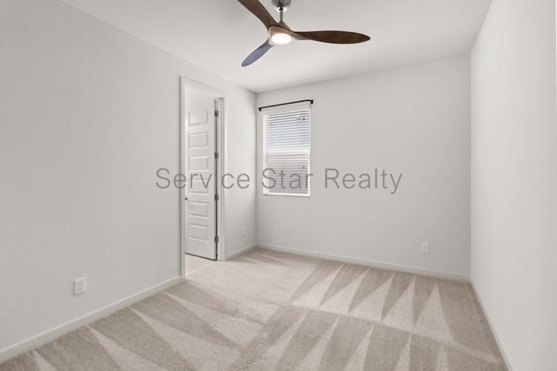 3407 E Louise Dr - Photo 7 of 37