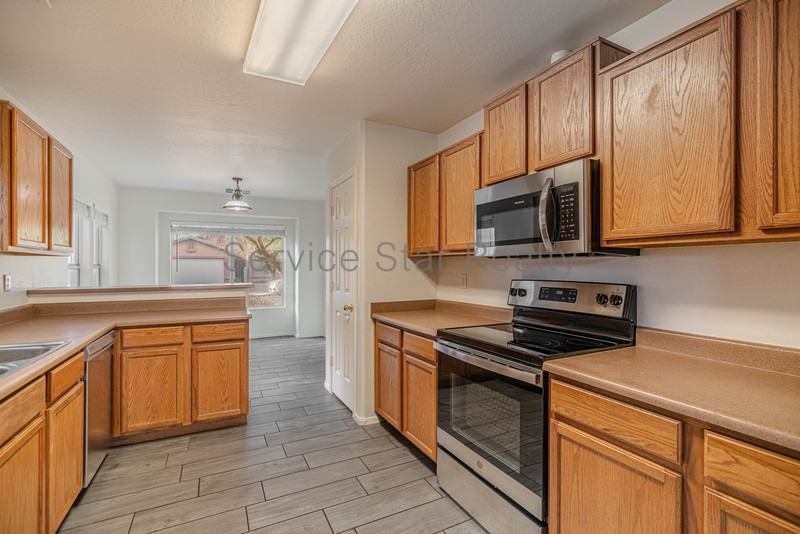 25235 W La Mont Ave - Photo 7 of 26