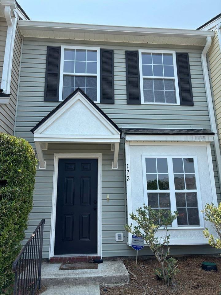122 Hornby Cir - Photo 2 of 10