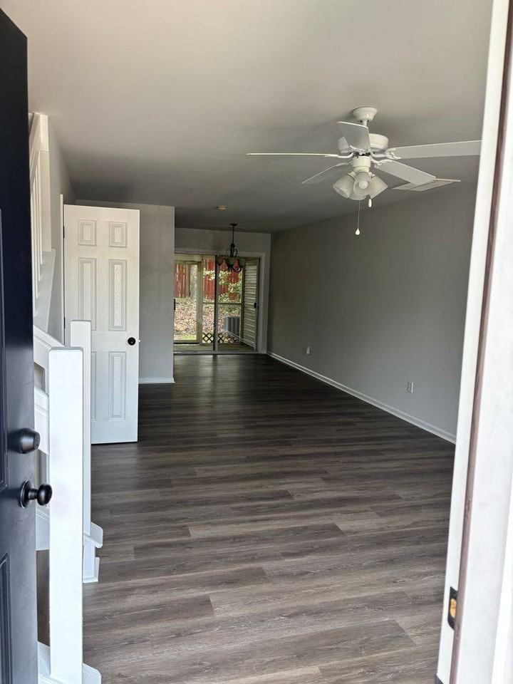 122 Hornby Cir - Photo 3 of 10