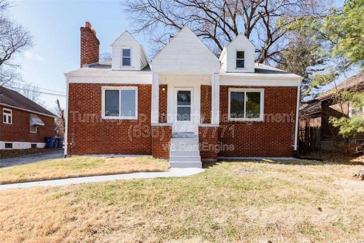 Palace Ct - Photo 2 of 10