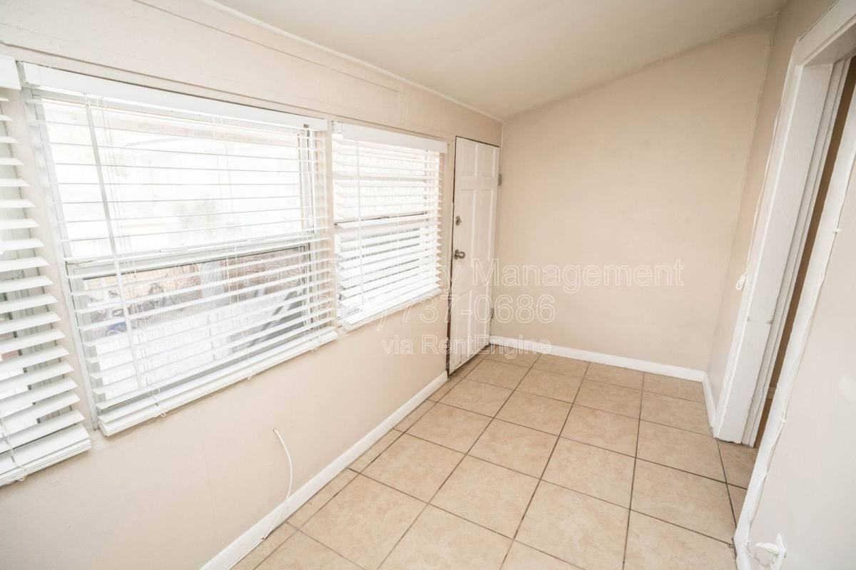 541 2nd St N - Photo 5 of 10
