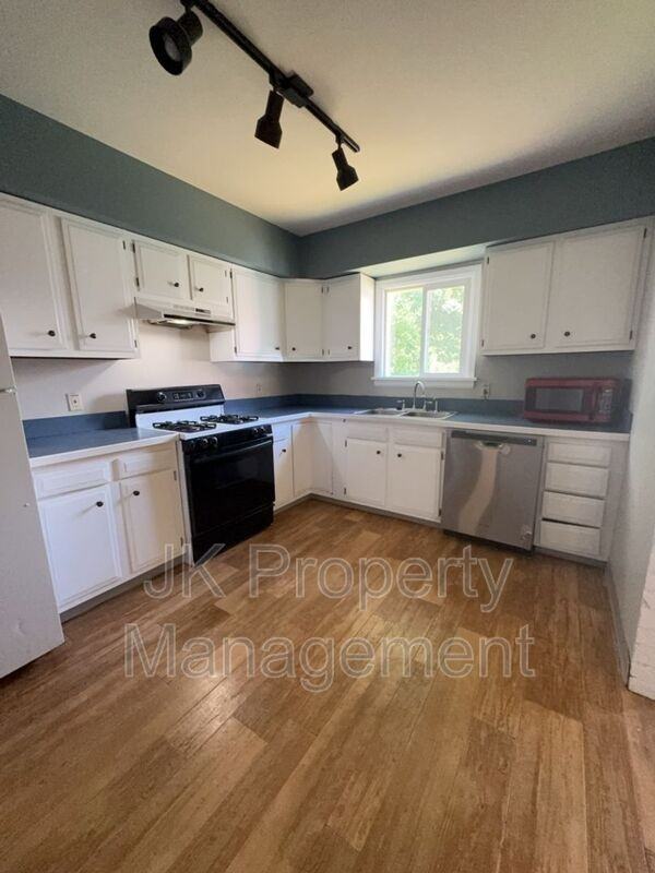 816 2nd Ave Sw - Photo 3 of 7