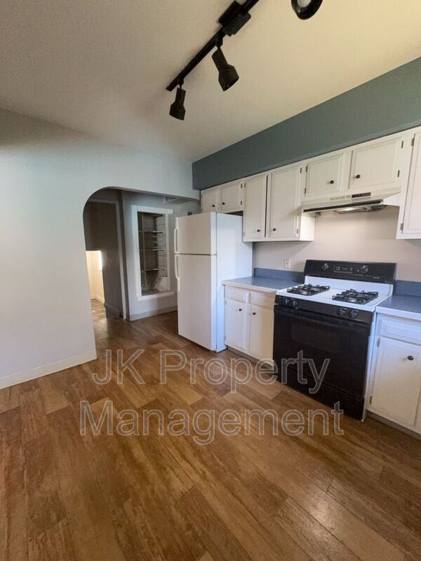 816 2nd Ave Sw - Photo 4 of 7
