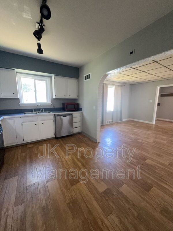 816 2nd Ave Sw - Photo 5 of 7
