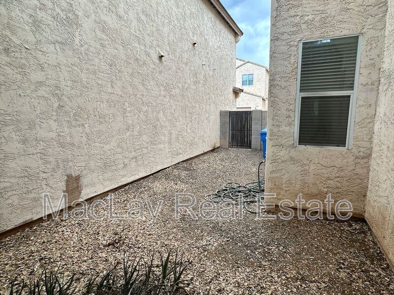 5216 W Albeniz Pl - Photo 4 of 15