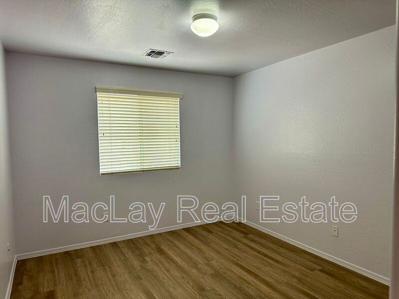 5216 W Albeniz Pl - Photo 5 of 15