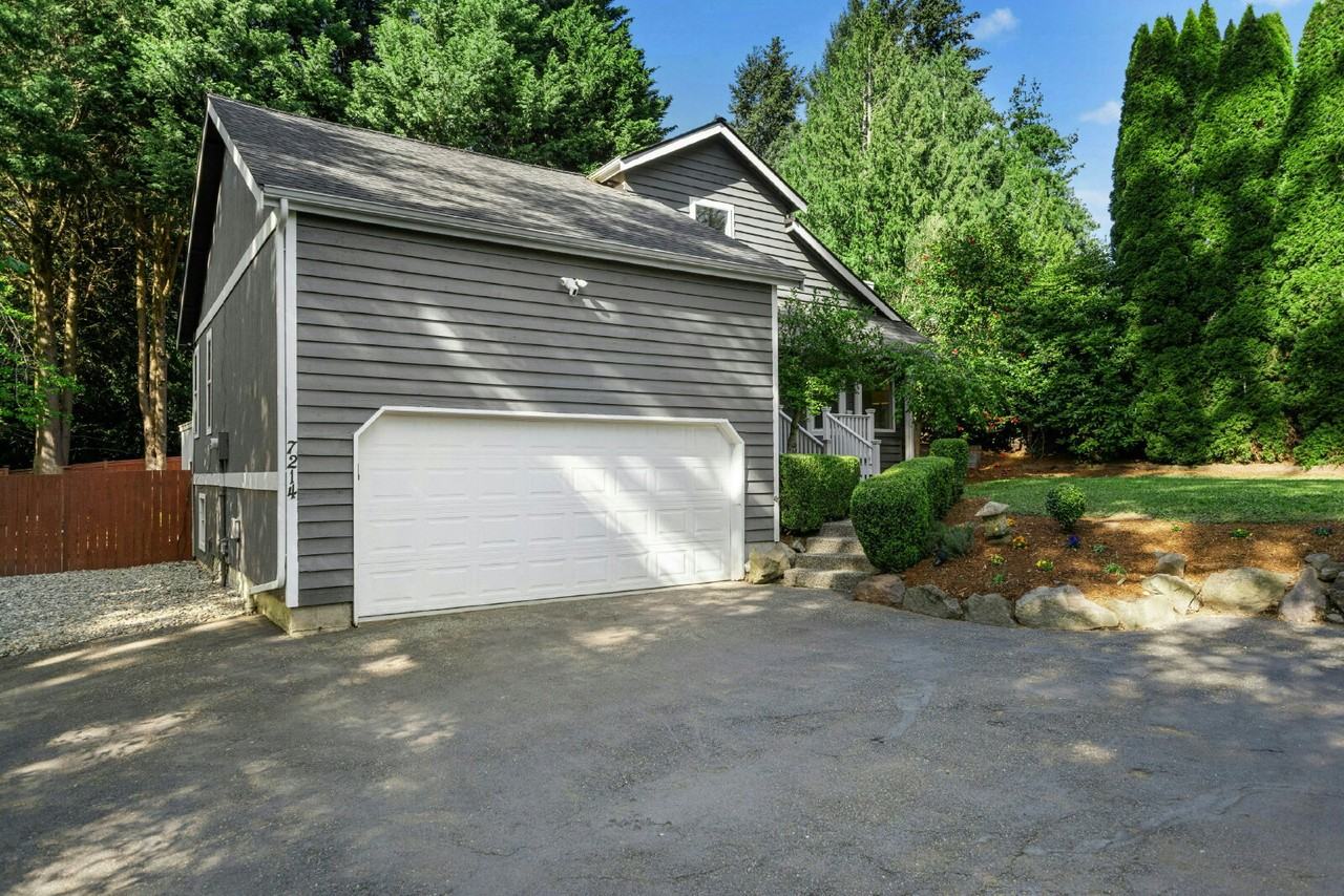 7214 Ne 155th St - Photo 3 of 40