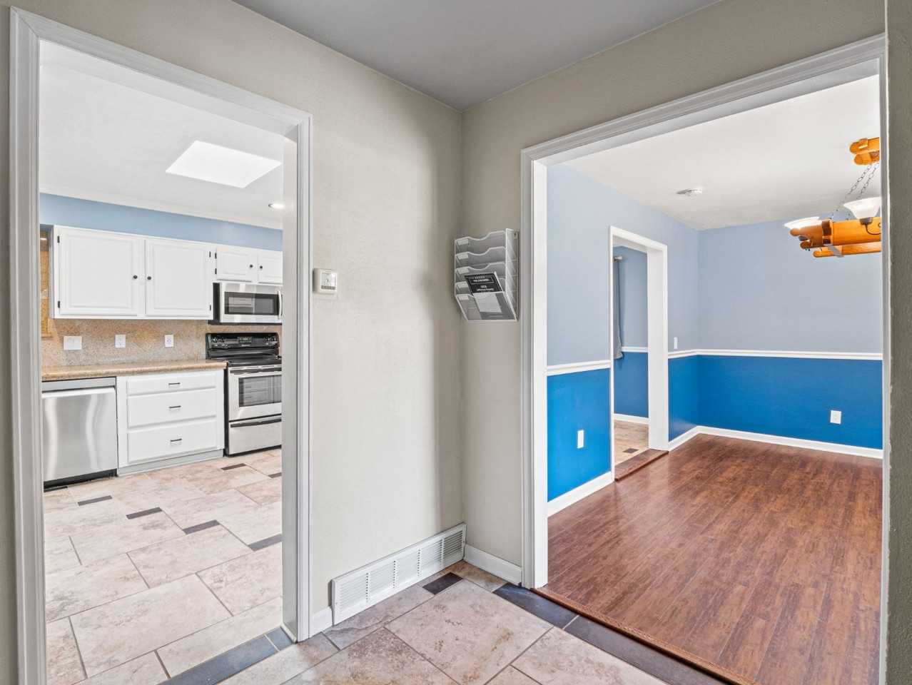 8822 S Balsam St - Photo 4 of 35