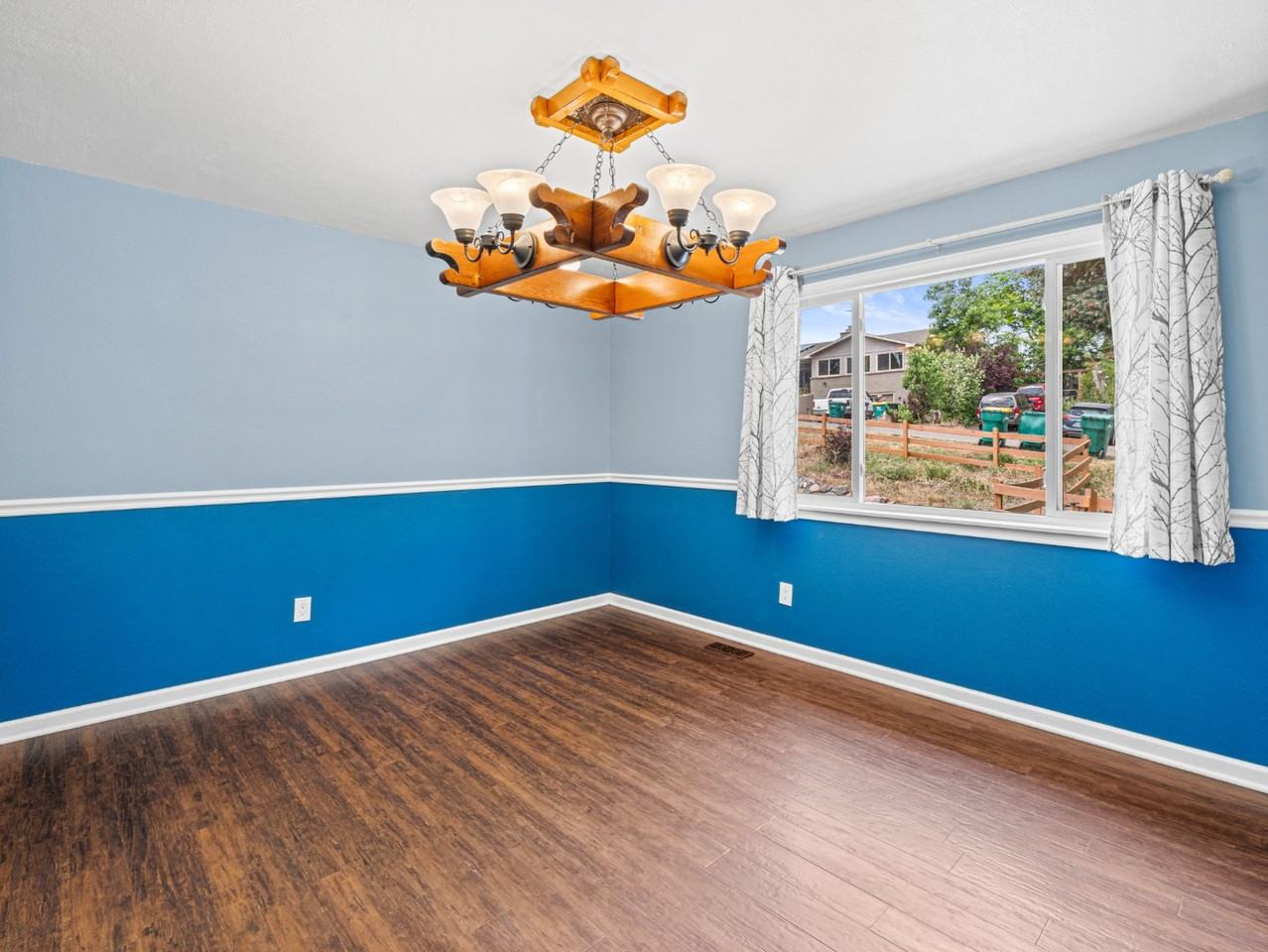 8822 S Balsam St - Photo 5 of 35