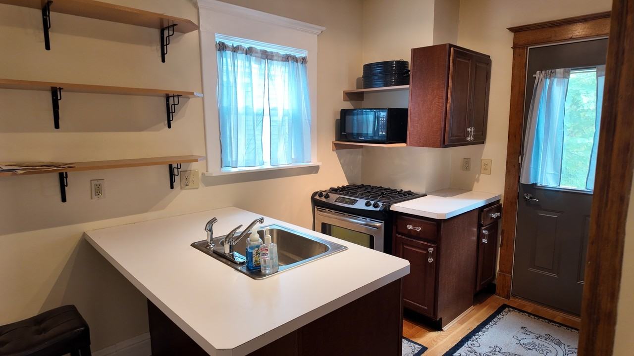 2750 Minot Ave - Photo 3 of 8