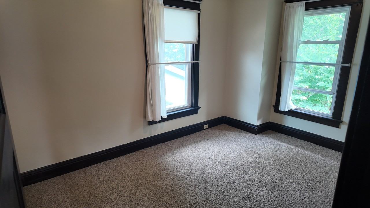 2750 Minot Ave - Photo 4 of 8