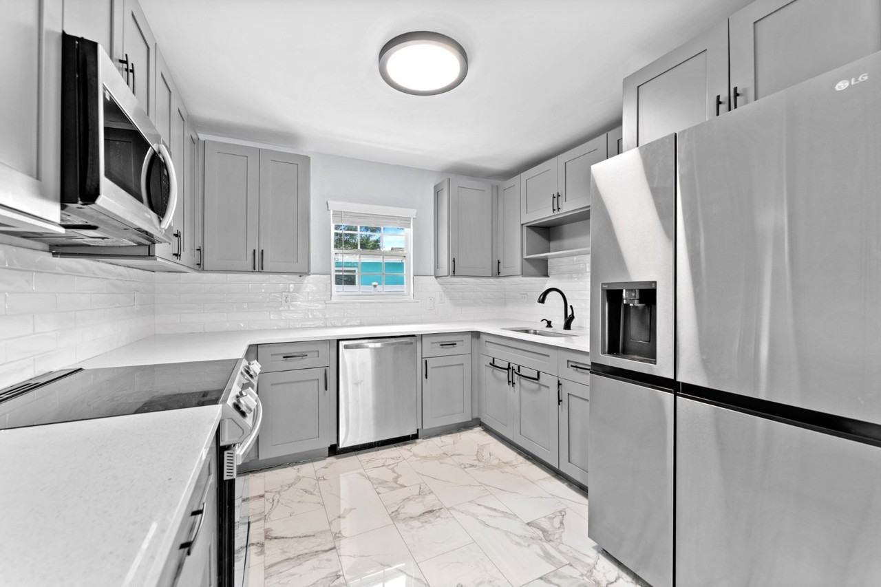 3230 51st St N - Photo 7 of 28