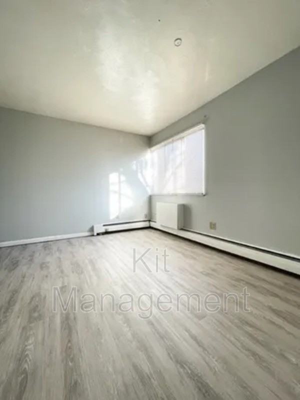 406 Burbank Dr - Photo 2 of 5