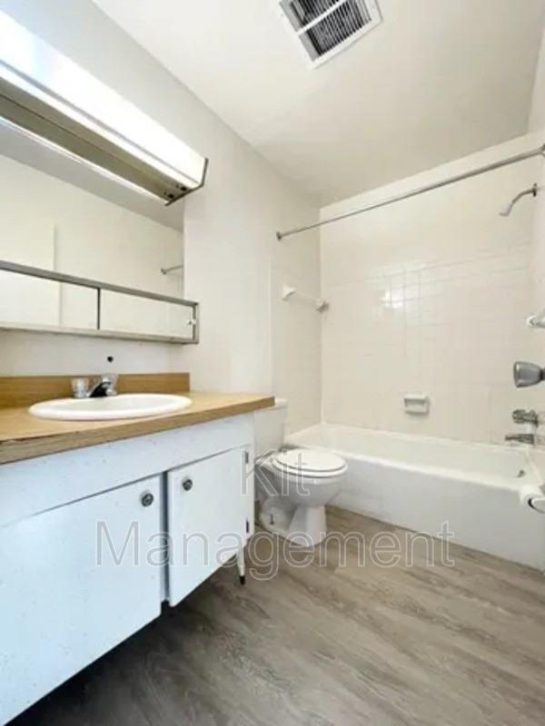 406 Burbank Dr - Photo 5 of 5