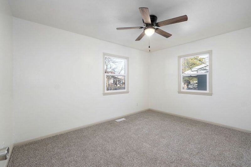 1816 W Olive St - Photo 6 of 17
