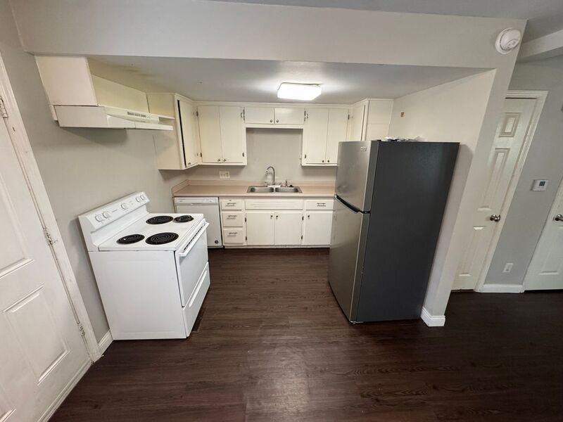 2929 E University St #9 - Photo 3 of 13