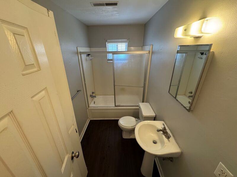 2929 E University St #9 - Photo 5 of 13