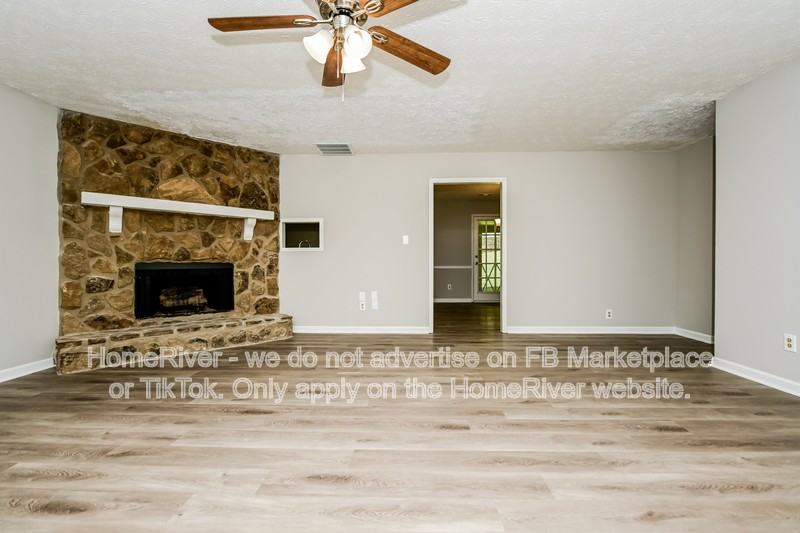 220 Summertown Dr - Photo 2 of 17