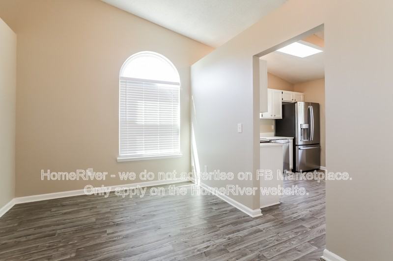 7966 Amandas Crossing Dr E - Photo 5 of 17