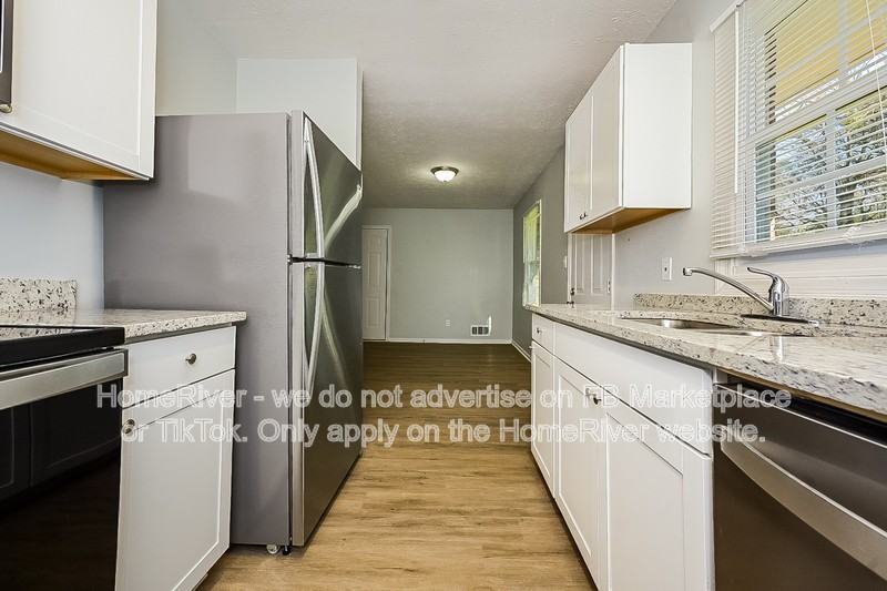 126 Amberwood Ln - Photo 5 of 17