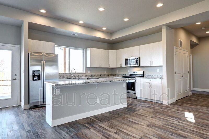 1433 S Kenton St - Photo 6 of 33