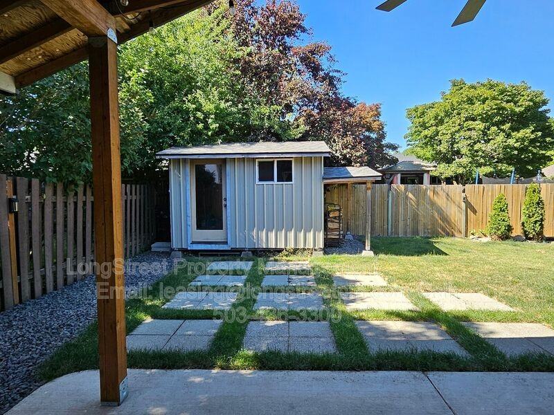8645 Sw Avery St - Photo 7 of 31