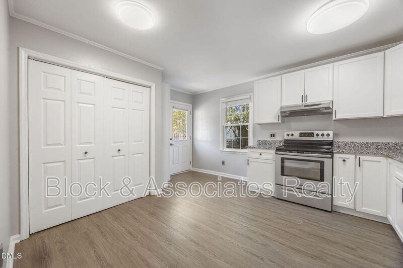 427 W Park St - Photo 3 of 18