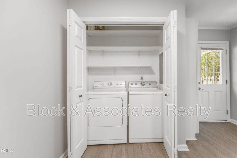 427 W Park St - Photo 5 of 18