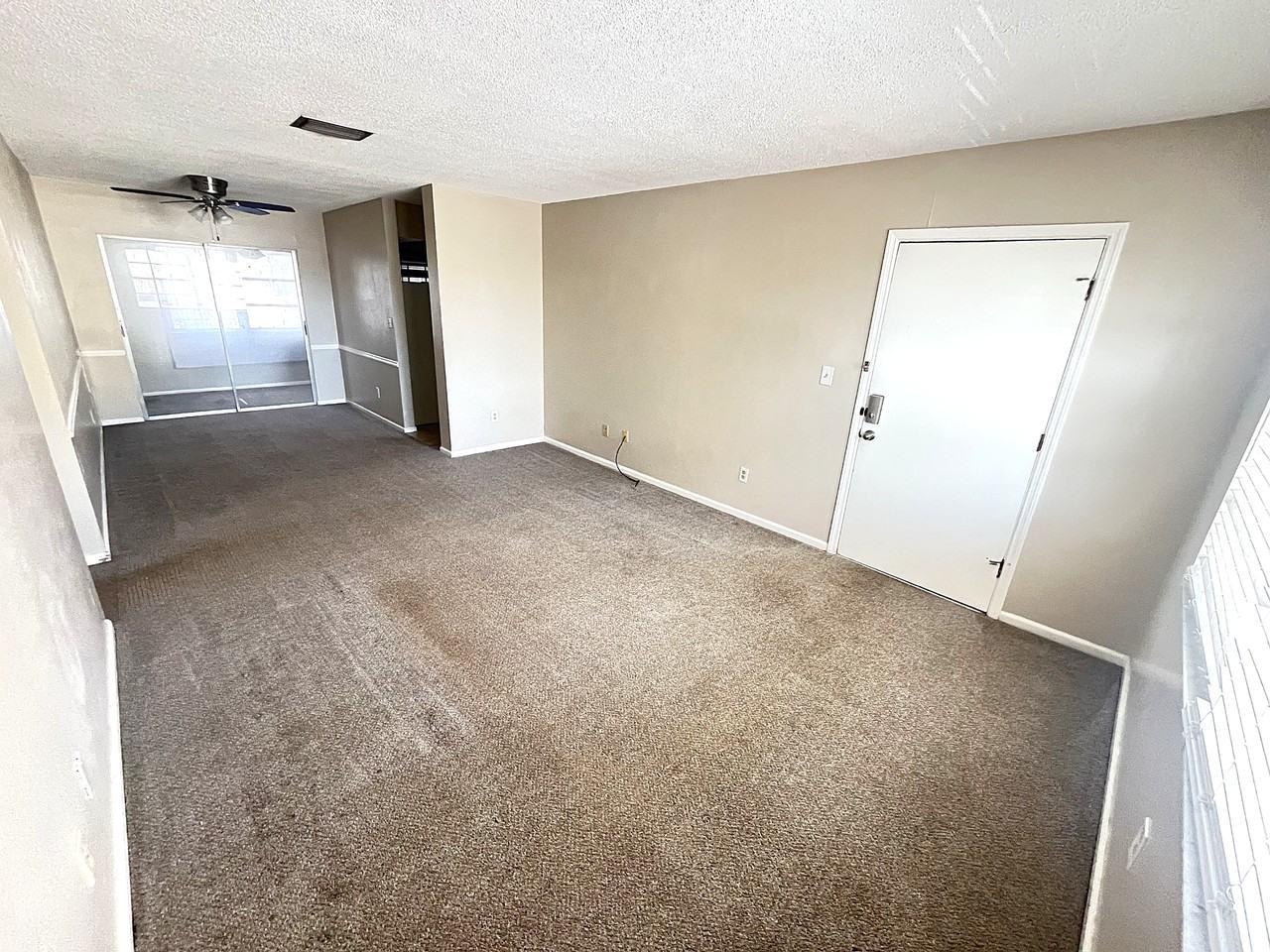 4507 9th St W #J6 - Photo 3 of 14
