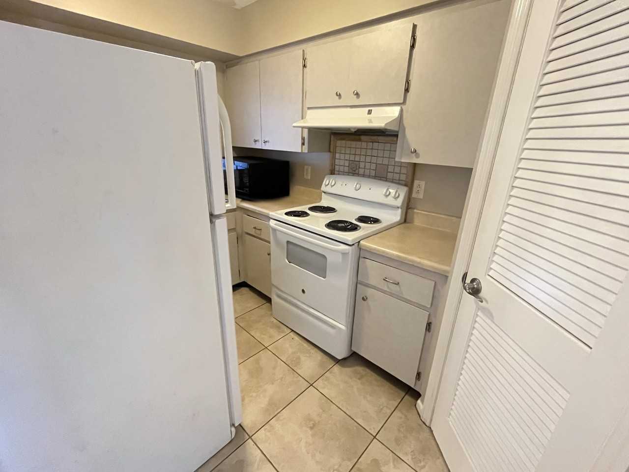4507 9th St W #J6 - Photo 5 of 14