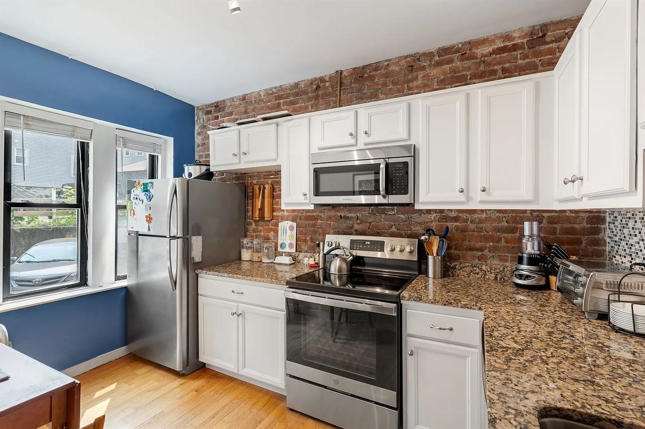 1404 Commonwealth Ave - Photo 2 of 18