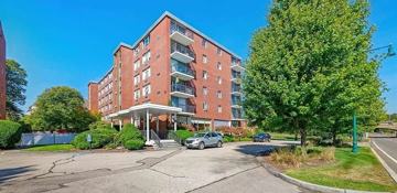 featured image of 20 Hammond Pond Pkwy